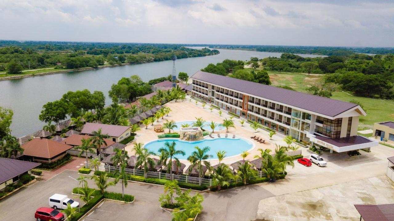 River Palm Hotel And Resort Powered By Cocotel Bugallon Exteriér fotografie