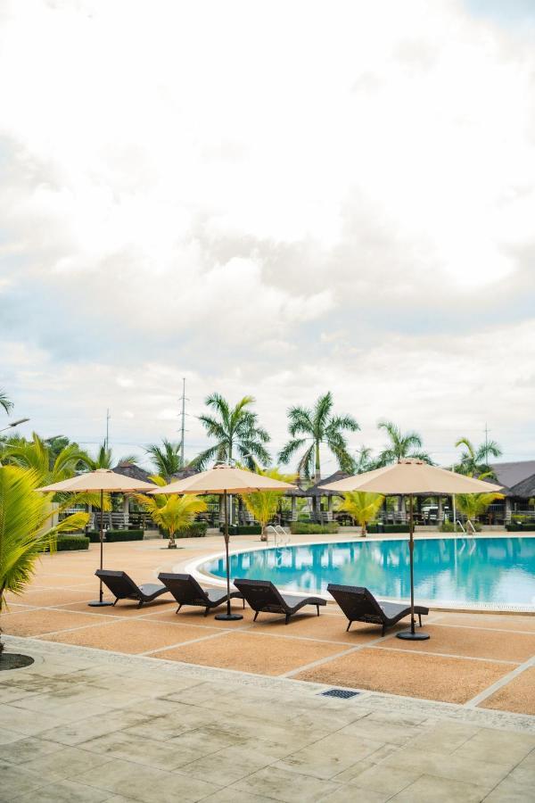 River Palm Hotel And Resort Powered By Cocotel Bugallon Exteriér fotografie