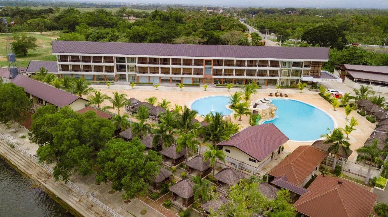 River Palm Hotel And Resort Powered By Cocotel Bugallon Exteriér fotografie